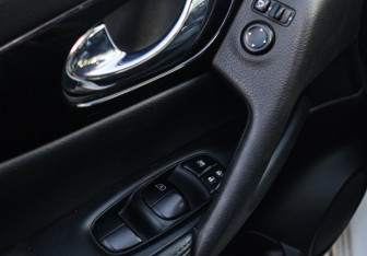 Подержанный автомобиль Nissan Qashqai 2017 года (15 фото)