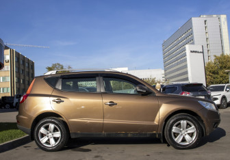 Подержанный автомобиль Geely Emgrand X7 2015 года (4 фото)