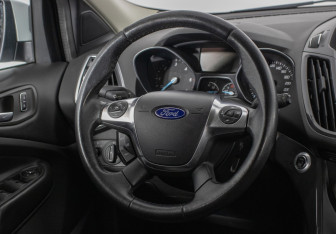Подержанный автомобиль Ford Kuga 2014 года (15 фото)