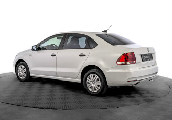 Подержанный автомобиль Volkswagen Polo Sedan 2017 года (7 фото)