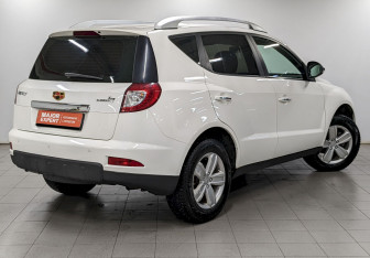 Подержанный автомобиль Geely Emgrand X7 2015 года (5 фото)
