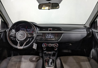 Подержанный автомобиль Kia Rio Sedan 2020 года (13 фото)