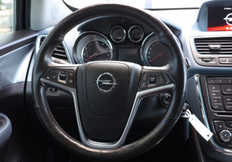 Подержанный автомобиль Opel Mokka 2014 года (17 фото)