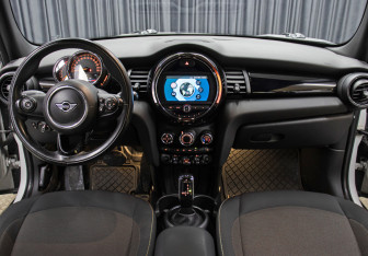 Подержанный автомобиль MINI Hatch 2019 года (14 фото)