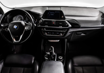 Подержанный автомобиль BMW X4 2018 года (11 фото)