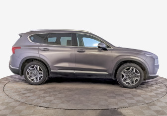 Подержанный автомобиль Hyundai Santa Fe 2021 года (4 фото)
