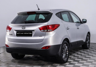 Подержанный автомобиль Hyundai ix35 2015 года (5 фото)