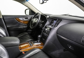 Подержанный автомобиль Infiniti FX 2013 года (9 фото)