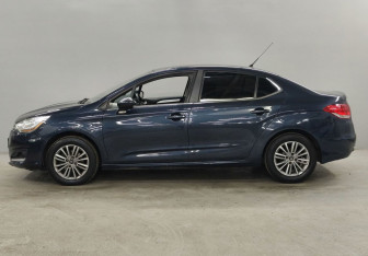 Подержанный автомобиль Citroen C4 Sedan 2015 года (8 фото)