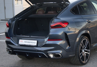 Подержанный автомобиль BMW X6 2021 года (15 фото)