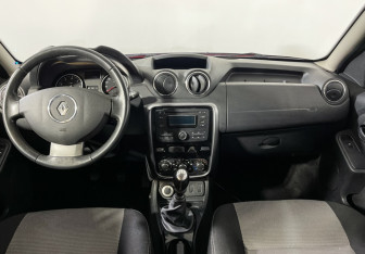 Подержанный автомобиль Renault Duster 2012 года (12 фото)