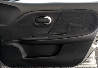 Подержанный автомобиль Nissan Note 2013 года (25 фото)
