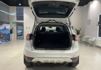 Подержанный автомобиль Ford Kuga 2011 года (7 фото)