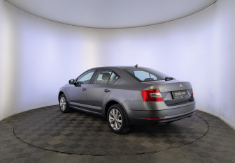 Подержанный автомобиль Skoda Octavia Liftback 2018 года (7 фото)