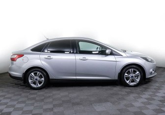 Подержанный автомобиль Ford Focus Sedan 2014 года (3 фото)