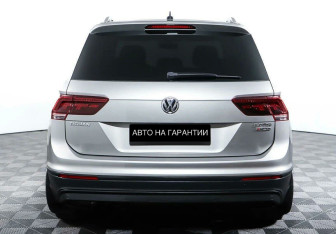 Подержанный автомобиль Volkswagen Tiguan 2017 года (5 фото)