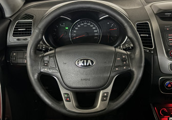 Подержанный автомобиль Kia Sorento 2018 года (22 фото)