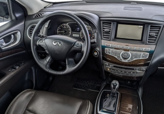 Подержанный автомобиль Infiniti QX60 2018 года (30 фото)