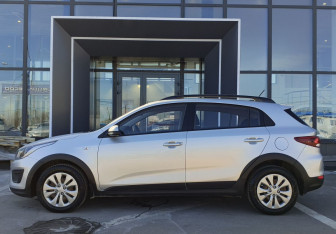 Подержанный автомобиль Kia Rio Hatchback 2018 года (8 фото)