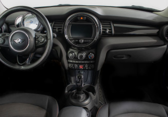 Подержанный автомобиль MINI Hatch 2018 года (11 фото)