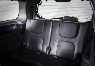 Подержанный автомобиль Nissan Pathfinder 2010 года (13 фото)