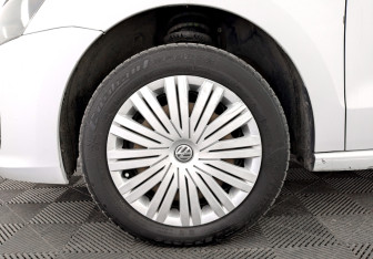 Подержанный автомобиль Volkswagen Polo Sedan 2019 года (18 фото)