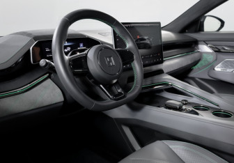 Подержанный автомобиль Zeekr 001 2023 года (14 фото)