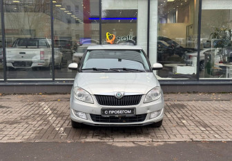 Подержанный автомобиль Skoda Fabia Hatchback 2012 года (2 фото)