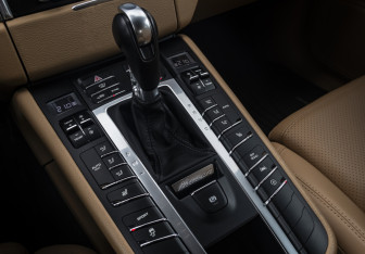 Подержанный автомобиль Porsche Macan 2016 года (15 фото)