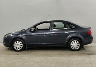 Подержанный автомобиль Ford Focus Sedan 2010 года (8 фото)
