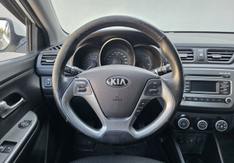 Подержанный автомобиль Kia Rio Sedan 2016 года (12 фото)