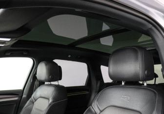 Подержанный автомобиль Volkswagen Touareg 2022 года (22 фото)