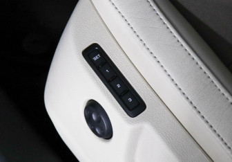 Подержанный автомобиль Skoda Superb Liftback 2012 года (13 фото)