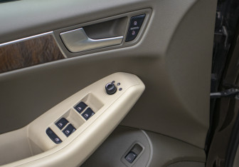 Подержанный автомобиль Audi Q5 2012 года (16 фото)