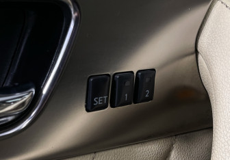 Подержанный автомобиль Infiniti FX 2009 года (17 фото)