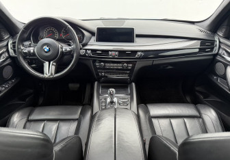 Подержанный автомобиль BMW X5 M 2015 года (17 фото)