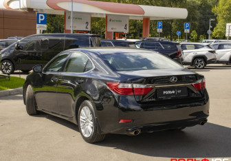 Подержанный автомобиль Lexus ES 2013 года (31 фото)