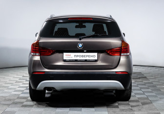 Подержанный автомобиль BMW X1 2012 года (6 фото)
