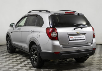 Подержанный автомобиль Chevrolet Captiva 2012 года (7 фото)