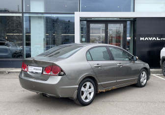 Подержанный автомобиль Honda Civic Sedan 2008 года (5 фото)