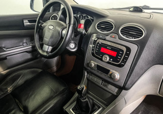 Подержанный автомобиль Ford Focus Hatchback 2010 года (9 фото)
