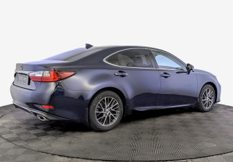Подержанный автомобиль Lexus ES 2017 года (5 фото)