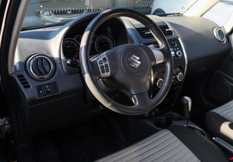 Подержанный автомобиль Suzuki SX4 Hatchback 2010 года (13 фото)