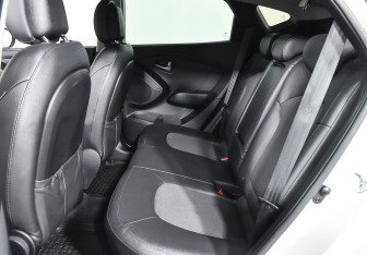 Подержанный автомобиль Hyundai ix35 2015 года (16 фото)