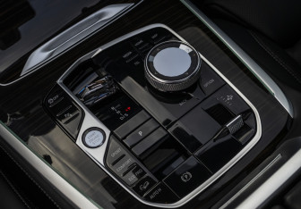 Подержанный автомобиль BMW X7 2022 года (24 фото)