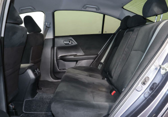 Подержанный автомобиль Honda Accord Sedan 2013 года (16 фото)