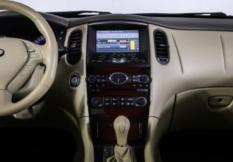 Подержанный автомобиль Infiniti EX 2012 года (14 фото)