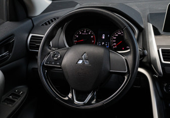 Подержанный автомобиль Mitsubishi Eclipse Cross 2022 года (11 фото)