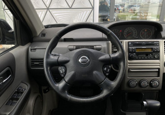 Подержанный автомобиль Nissan X-Trail 2005 года (14 фото)