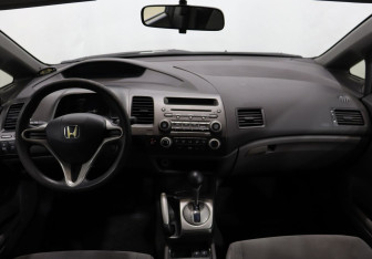 Подержанный автомобиль Honda Civic Sedan 2007 года (13 фото)
